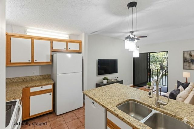 16 Catalonia Ct, St Augustine, FL 32086