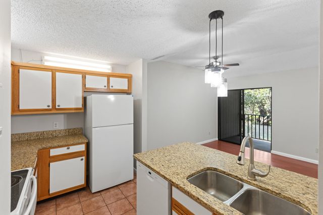 16 Catalonia Ct, St Augustine, FL 32086