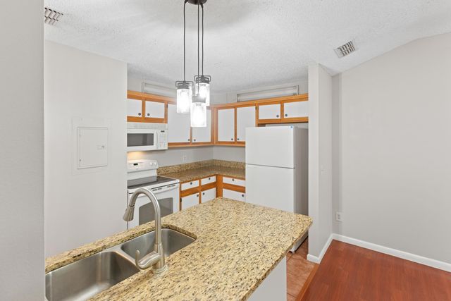 16 Catalonia Ct, St Augustine, FL 32086