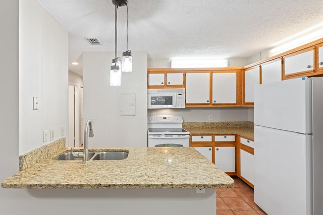 16 Catalonia Ct, St Augustine, FL 32086