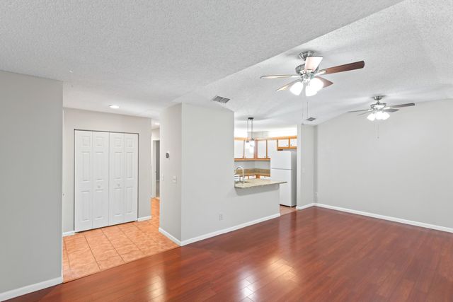 16 Catalonia Ct, St Augustine, FL 32086