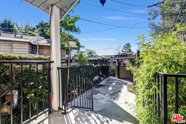 3930 La Crescenta Avenue, La Crescenta, CA 91214