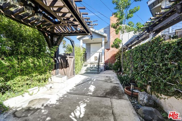 3930 La Crescenta Avenue, La Crescenta, CA 91214