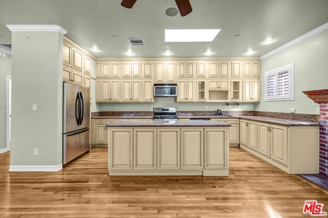 3930 La Crescenta Avenue, La Crescenta, CA 91214