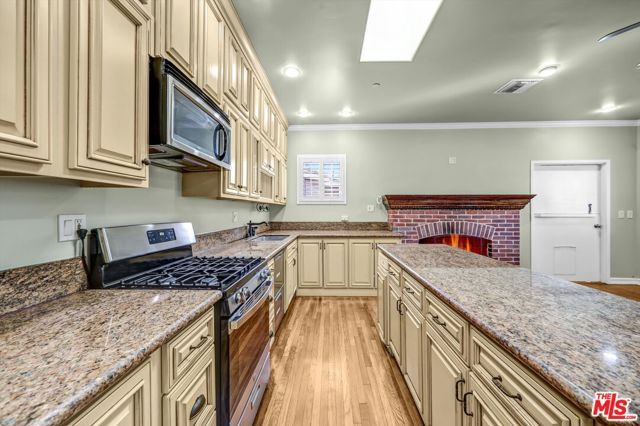 3930 La Crescenta Avenue, La Crescenta, CA 91214
