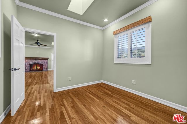 3930 La Crescenta Avenue, La Crescenta, CA 91214