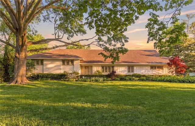 3636 W 89th Street, Leawood, KS 66206