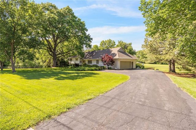 3636 W 89th Street, Leawood, KS 66206