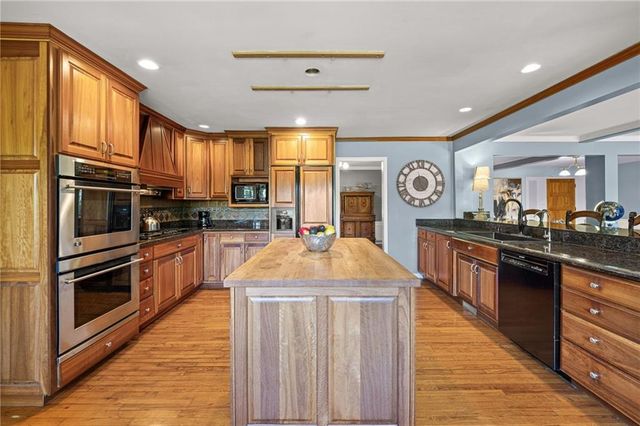 3636 W 89th Street, Leawood, KS 66206