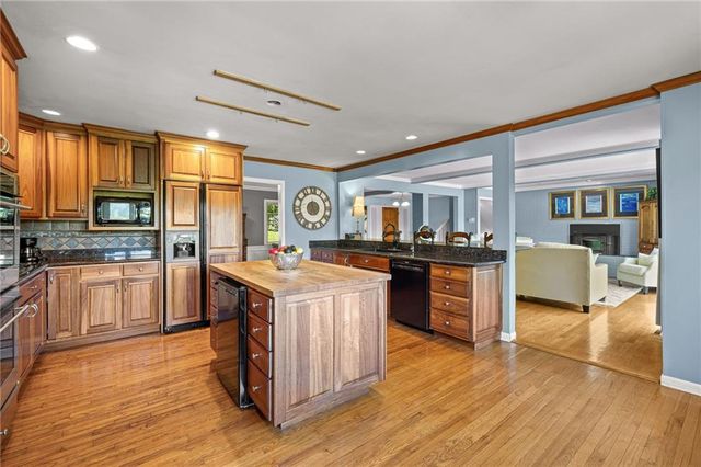 3636 W 89th Street, Leawood, KS 66206
