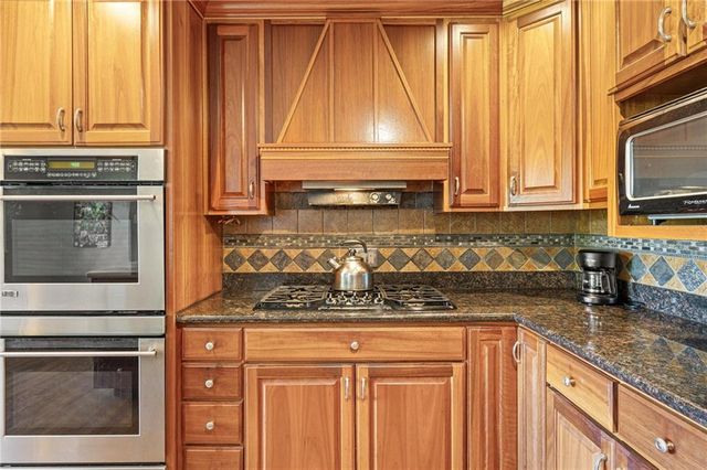 3636 W 89th Street, Leawood, KS 66206