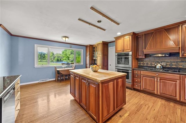 3636 W 89th Street, Leawood, KS 66206