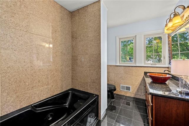 3636 W 89th Street, Leawood, KS 66206