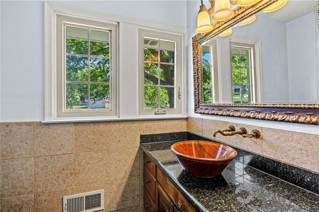 3636 W 89th Street, Leawood, KS 66206