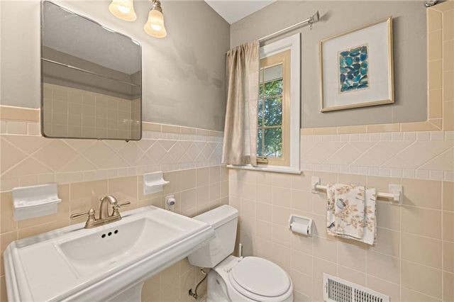 3636 W 89th Street, Leawood, KS 66206