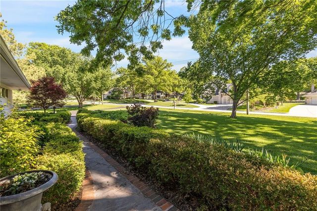 3636 W 89th Street, Leawood, KS 66206