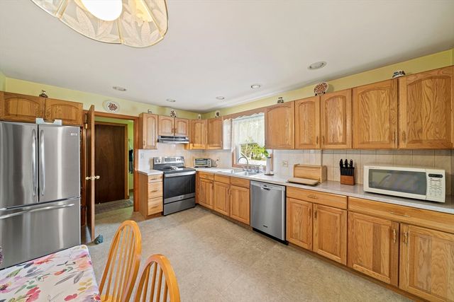 25 Fairmount Ave, Braintree, MA 02184