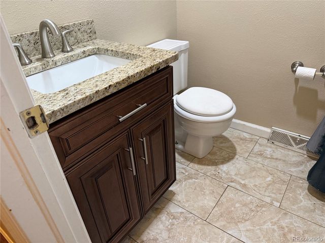 8235 W Florida Avenue, Lakewood, CO 80232