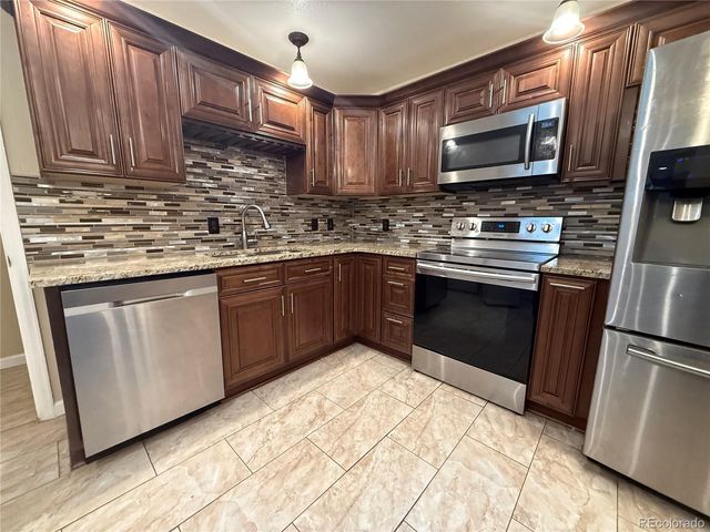 8235 W Florida Avenue, Lakewood, CO 80232