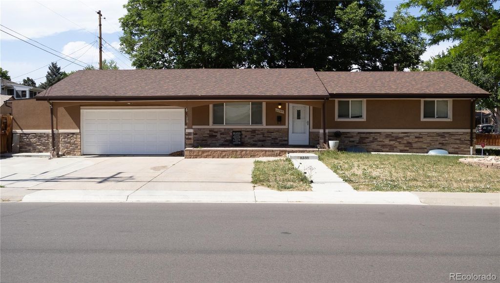 8235 W Florida Avenue, Lakewood, CO 80232