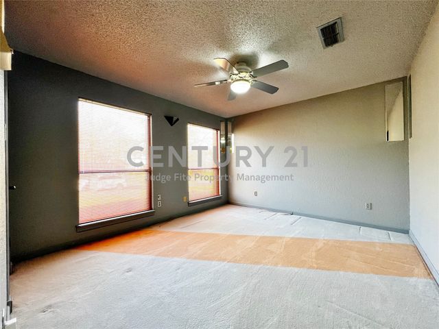 812 Newport Road, Fort Worth, TX 76120