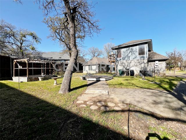 812 Newport Road, Fort Worth, TX 76120