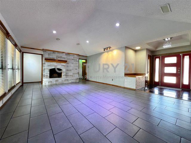812 Newport Road, Fort Worth, TX 76120