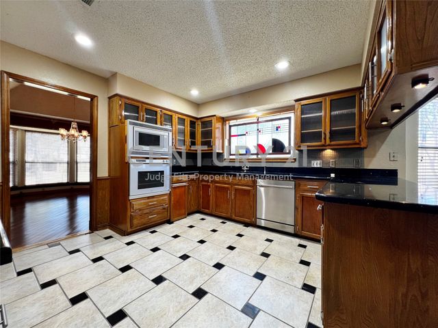 812 Newport Road, Fort Worth, TX 76120
