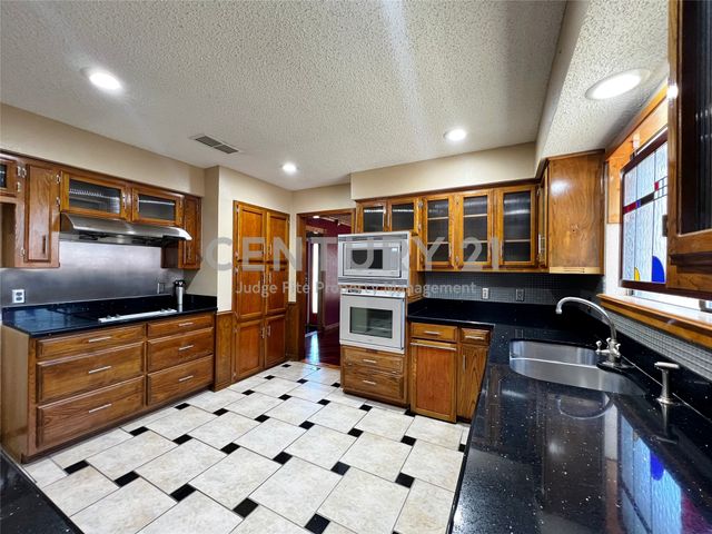 812 Newport Road, Fort Worth, TX 76120