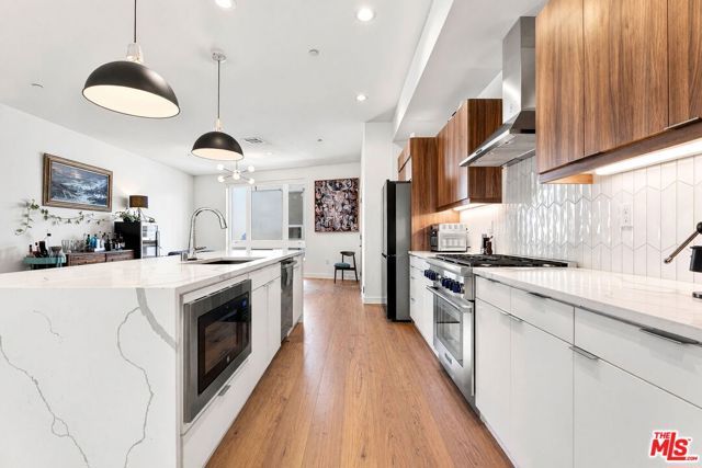 1035 N White Knoll Drive, Los Angeles, CA 90012