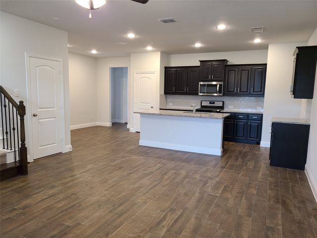 6820 Meadow Crest Drive, North Richland Hills, TX 76180