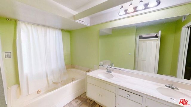 21 Northwoods Lane, La Crescenta, CA 91214