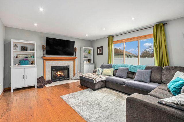 1305 Westbrook Drive, Crown Point, IN 46307