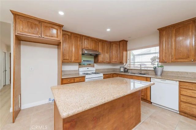 545 E Spruce St, Ontario, CA 91761