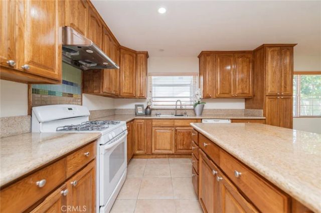 545 E Spruce St, Ontario, CA 91761