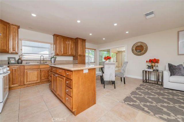 545 E Spruce St, Ontario, CA 91761