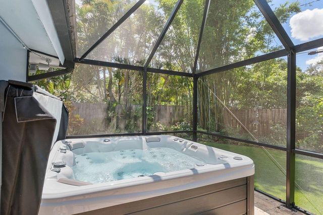 5540 SW 3rd Street, Plantation, FL 33317