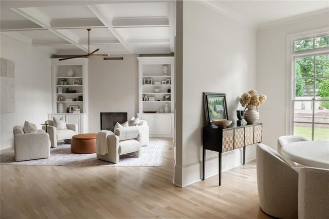 900 Crabapple Hill, Alpharetta, GA 30004