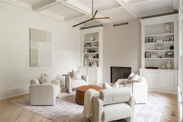 900 Crabapple Hill, Alpharetta, GA 30004