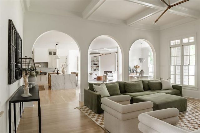 900 Crabapple Hill, Alpharetta, GA 30004