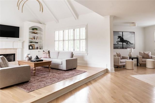 900 Crabapple Hill, Alpharetta, GA 30004