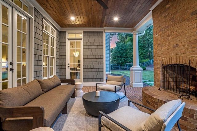 900 Crabapple Hill, Alpharetta, GA 30004