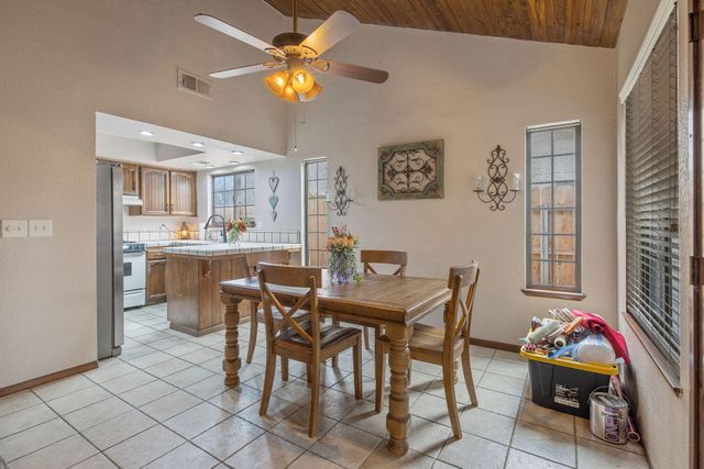 2218 N Oakhurst Street, Visalia, CA 93292