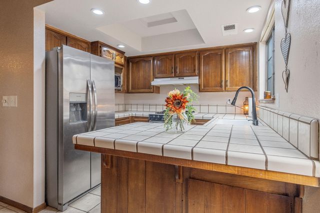 2218 N Oakhurst Street, Visalia, CA 93292