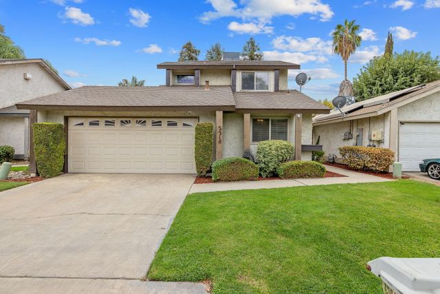 2218 N Oakhurst Street, Visalia, CA 93292