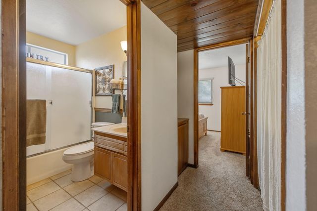 2218 N Oakhurst Street, Visalia, CA 93292