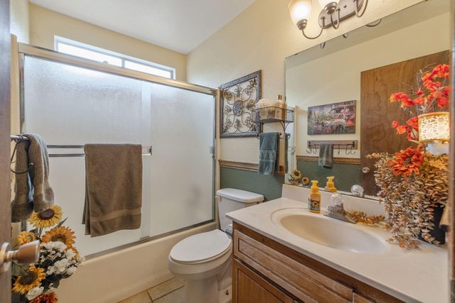 2218 N Oakhurst Street, Visalia, CA 93292