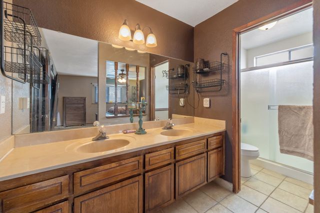 2218 N Oakhurst Street, Visalia, CA 93292