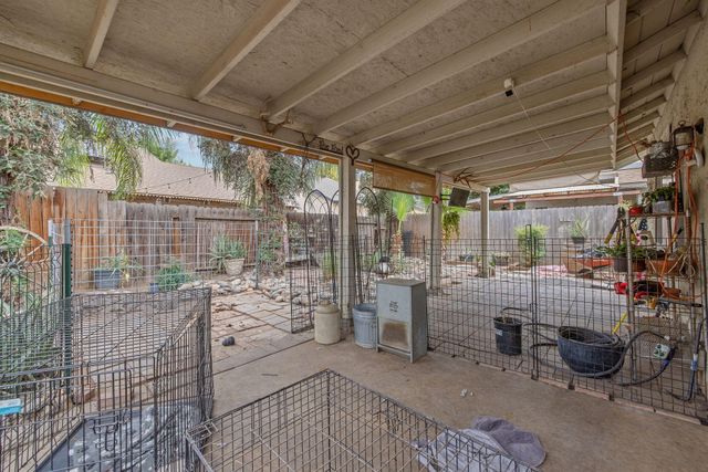 2218 N Oakhurst Street, Visalia, CA 93292