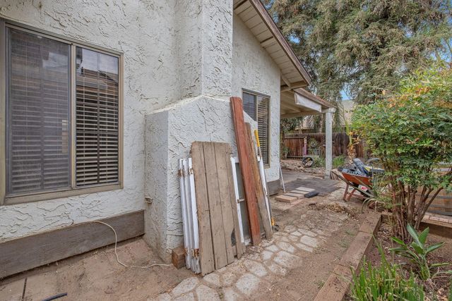 2218 N Oakhurst Street, Visalia, CA 93292